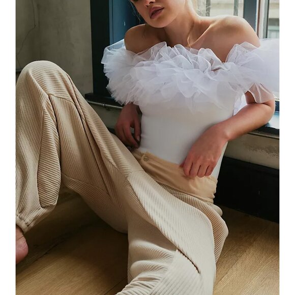 🎉LAST CHANCE🎉 FREE PEOPLE Big Love Bodysuit / White - Picture 2 of 9